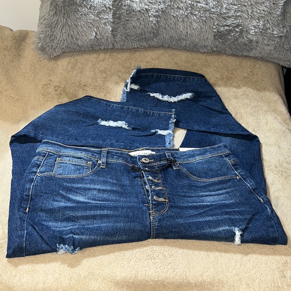 Almost Famous Women’s High Rise Skinny Jeans Size 11 NWT Distressed - Picture 3 of 8